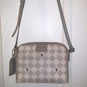 DIAMOND SIGNATURE CROSSBODY BAG. Two tone diamond pattern.